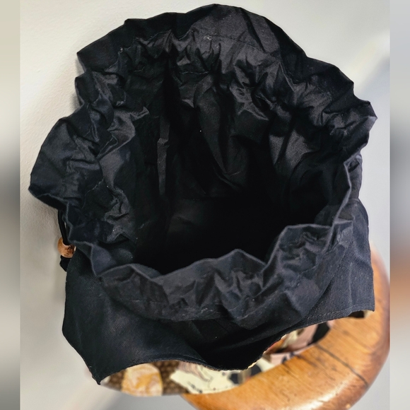 Mailelani's Kauai fabric drawstring tote bag. - Picture 7 of 10